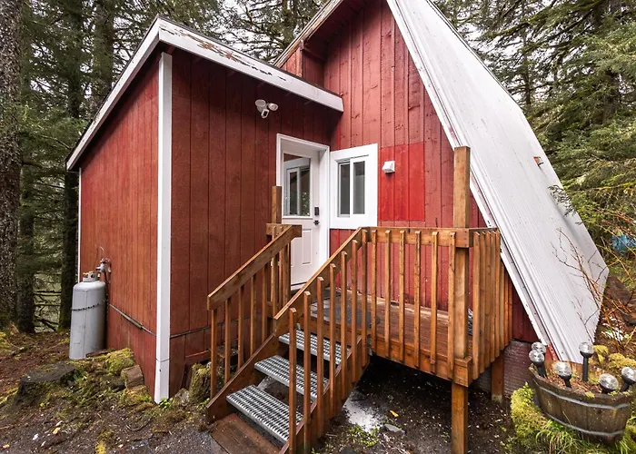 The Shoreline Cabin - An Authentic Alaskan Retreat