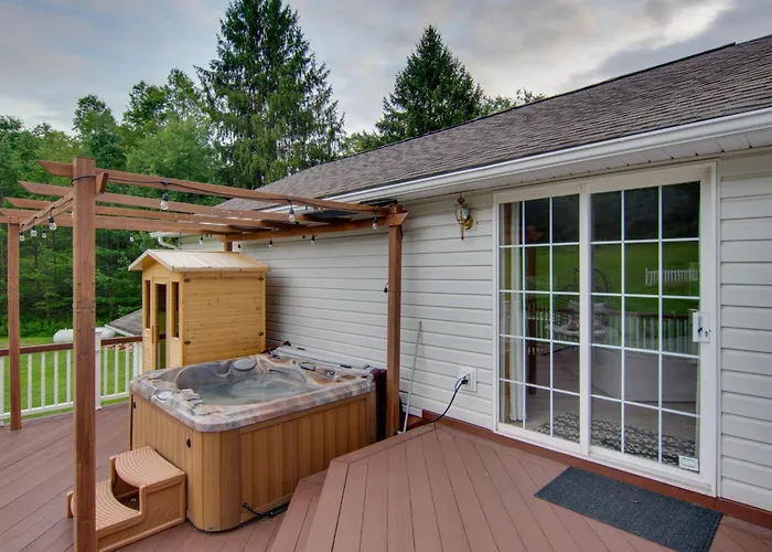 Sauna, Spa & Stargazing: Coudersport Home!