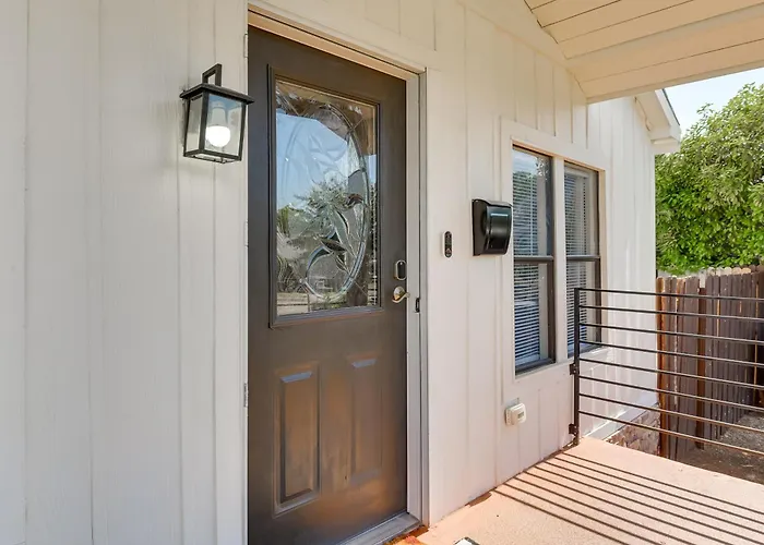 5 Mi To Dtwn: Family-Friendly Fort Worth Home