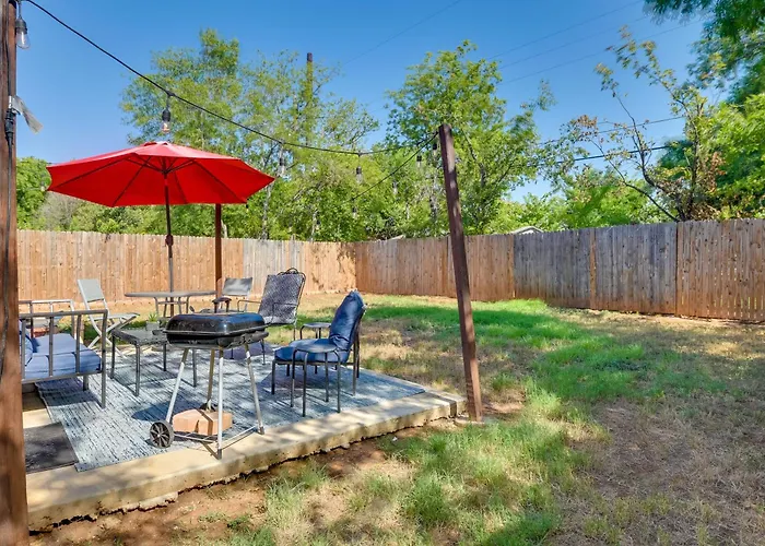 5 Mi To Dtwn: Family-Friendly Fort Worth Home