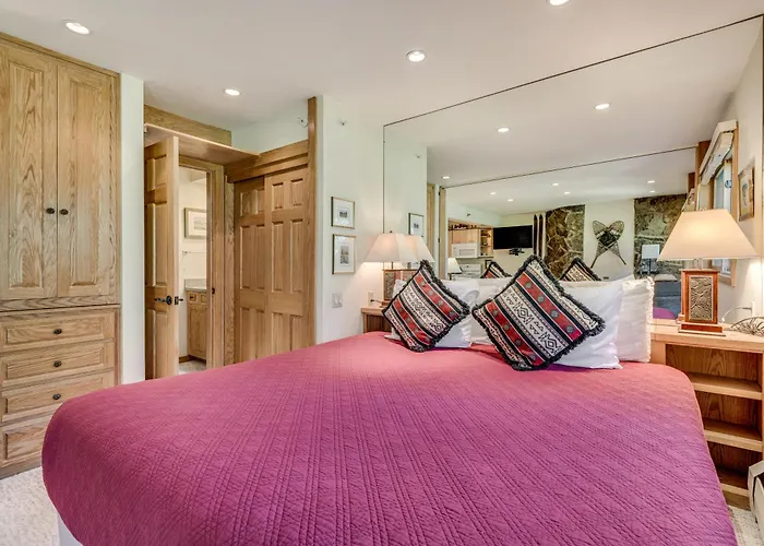 Laurelwood Condominiums 406