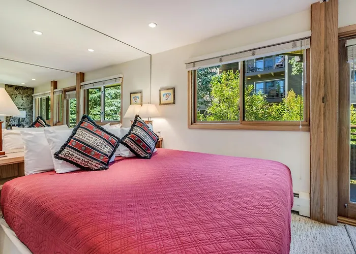 Laurelwood Condominiums 406