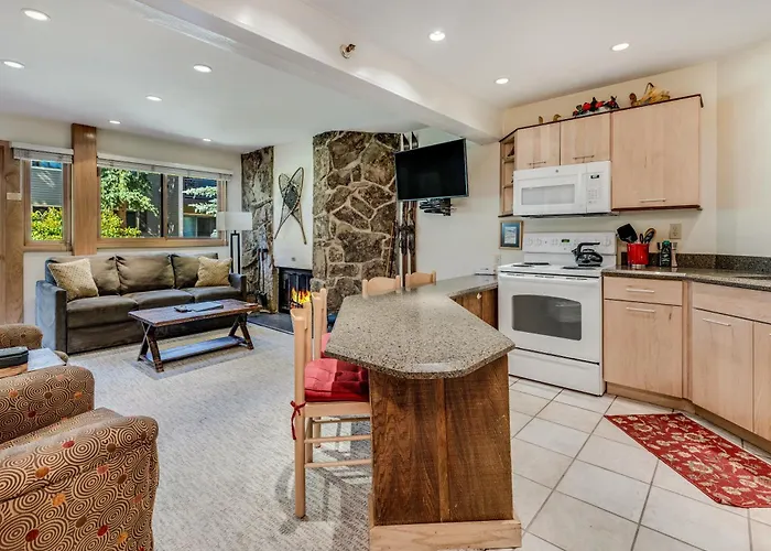 Laurelwood Condominiums 406