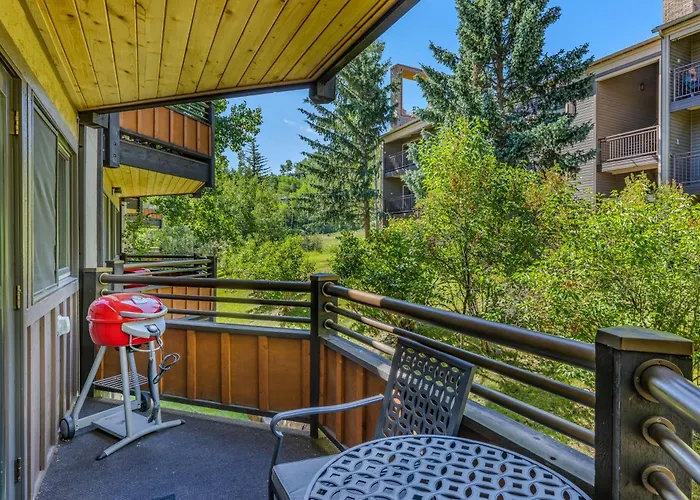 Laurelwood Condominiums 406
