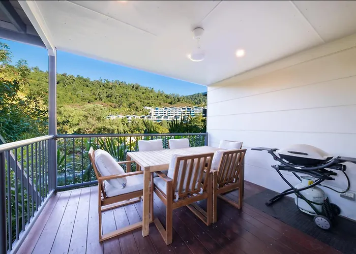 3 Bedroom Holiday Home Valley Views In Airlie Beach