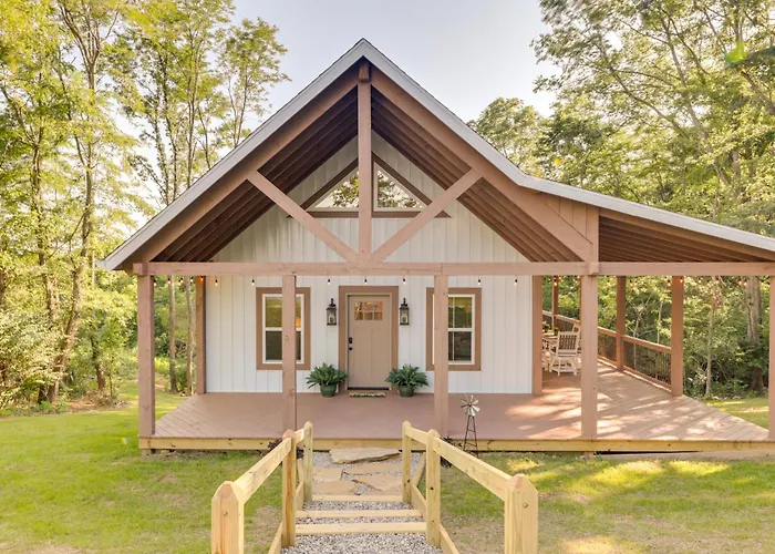 Serene Kentucky Cabin W/ Fireplace + Fire Pit!