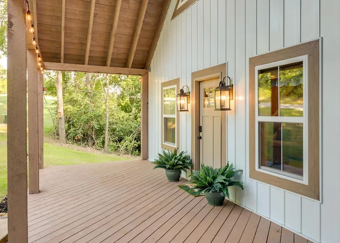 Serene Kentucky Cabin W/ Fireplace + Fire Pit!