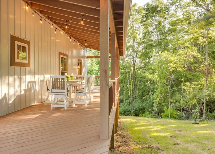 Serene Kentucky Cabin W/ Fireplace + Fire Pit!