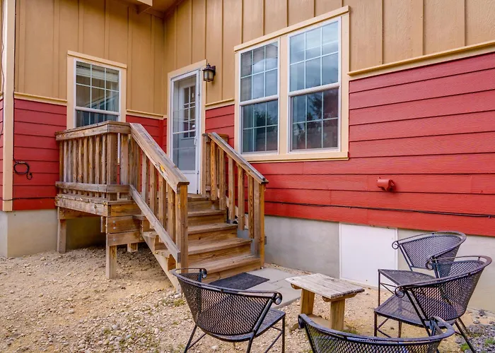 Hill Country Gem: Sunset Deck, Hot Tub & Fire Pit