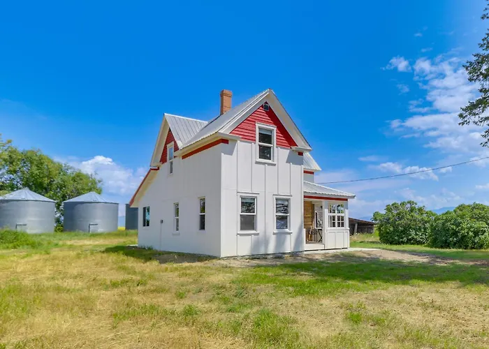 Remodeled Kalispell Farmhouse W/ Mountain Views