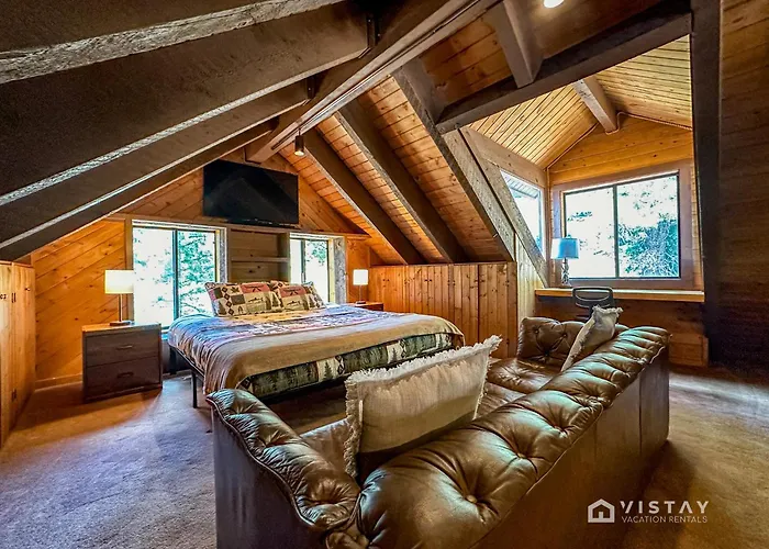 Runway Cabin Retreat With Private Hot Tub!