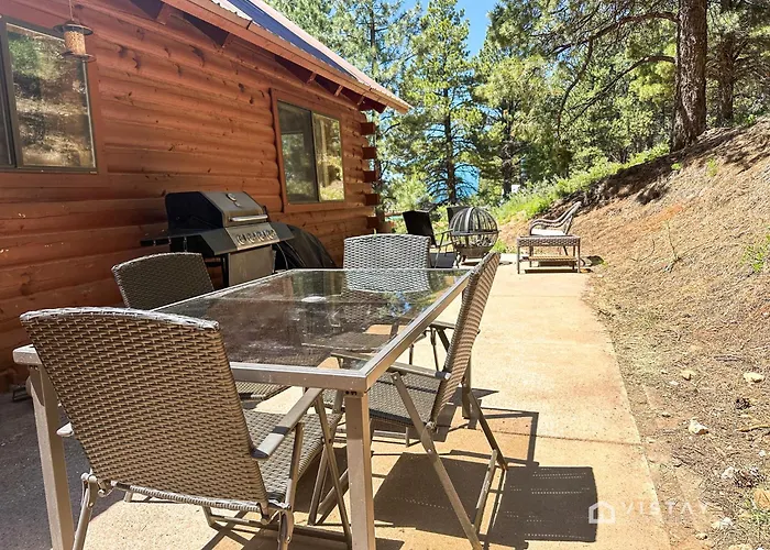 Runway Cabin Retreat With Private Hot Tub!