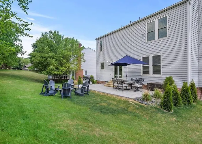 Modern And Stylish 5 Bedroom Home In Cranberry/Pittsburg