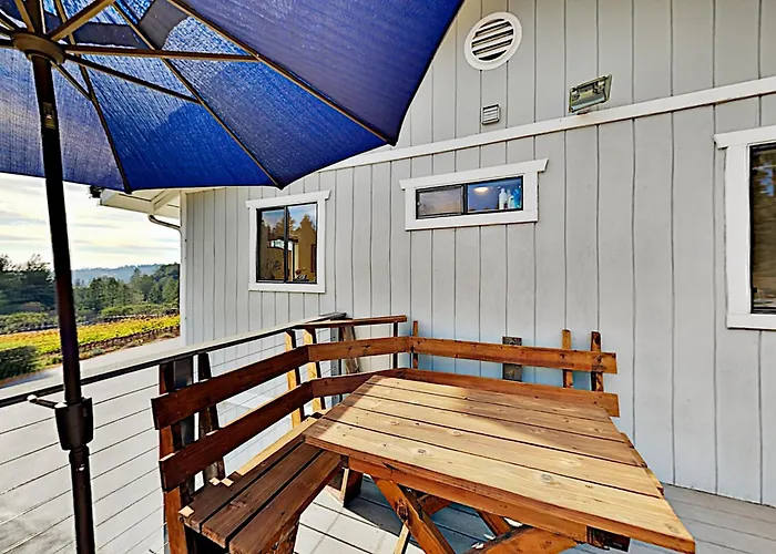 Mtn-View Retreat W/ Hot Tub + Deck In Sebastopol