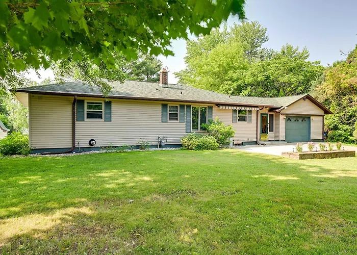 Charming Wausau Cottage: On-Site Lake Access!