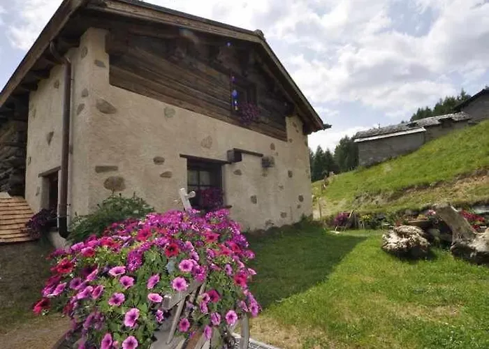 Mountain Chalet Scoiattolo By Livigno Accomodation