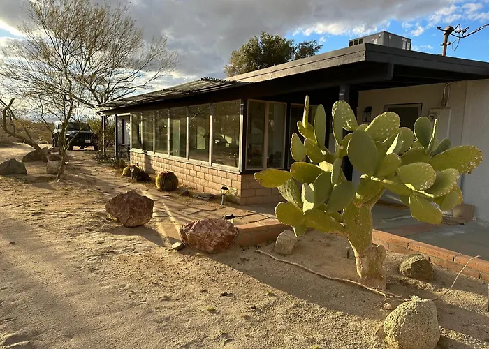 The Outpost Joshua Tree: Hot Tub, Gameroom, Jtnp
