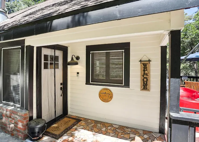 Twin Peaks Vacation Rental With Hot Tub!