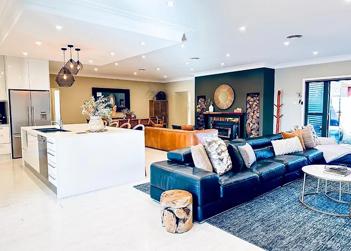 Hamilton House - Snowy Mountain Luxury Villas
