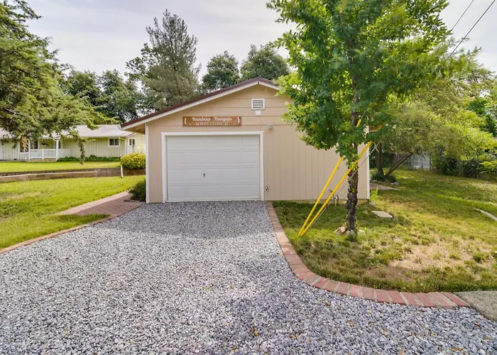 Sunny California Retreat W/ Pool Access & Patio!