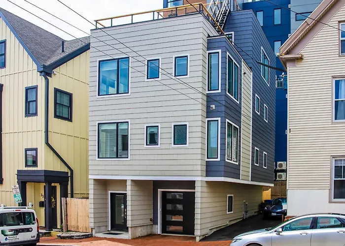 Spacious Portland Home: Walk Downtown!