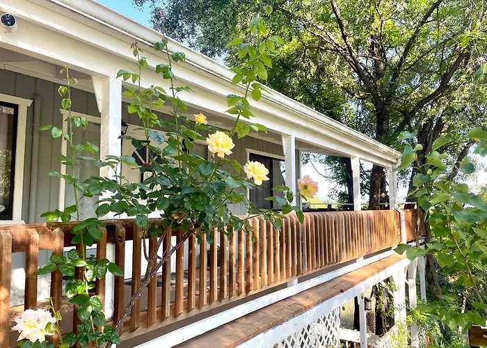 Sierra Mountain Lodge - Vacation Rentals - Yosemite