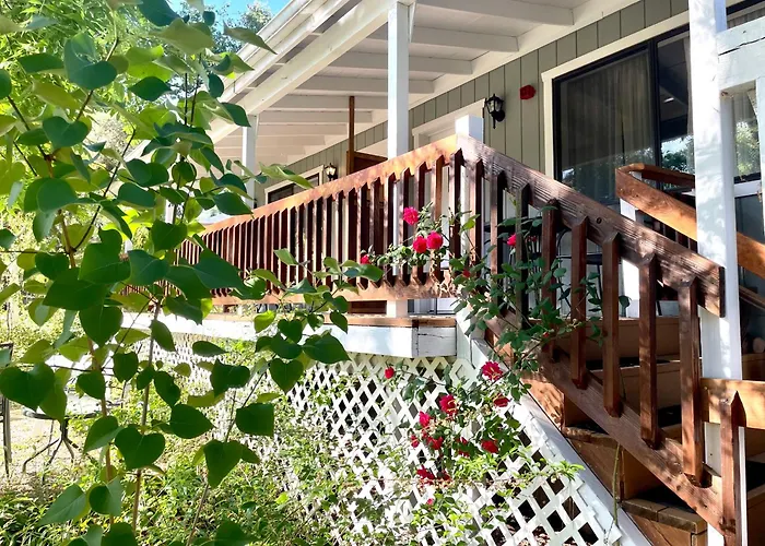 Sierra Mountain Lodge - Vacation Rentals - Yosemite