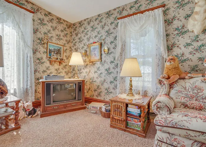 Historic Farmhouse W/ Fire Pit: Pet Friendly!