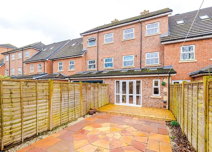New! Incredible Home In Northwich By 53 Degrees Property, Perfect For Groups, Free Parking!