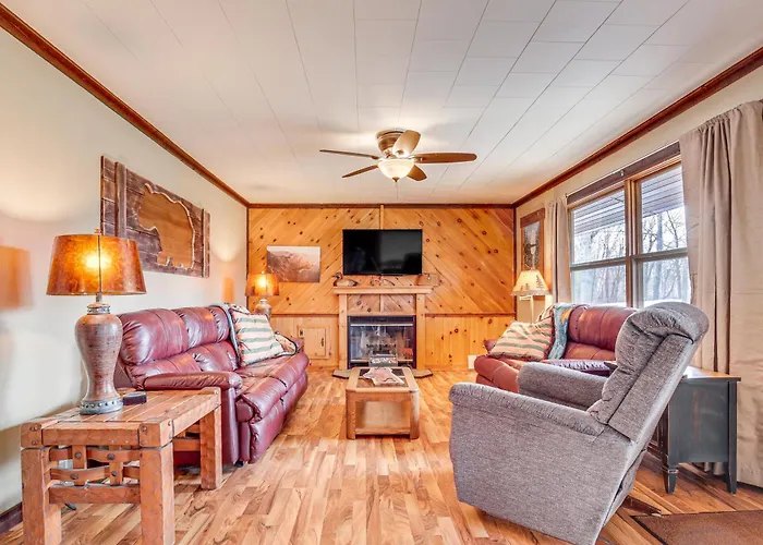 Hayward Home W/ Private Deck, Fire Pit & Kayak!