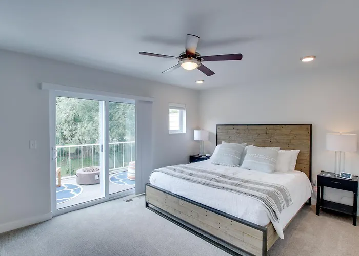 Riverfront Sheboygan Townhome W/ Grill!