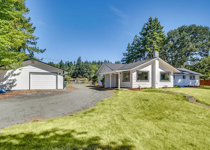 Chehalis Getaway W/ Golf Course View + Fire Pit!