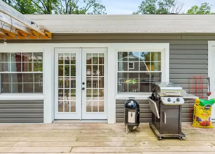 Fenced Backyard - Family Games