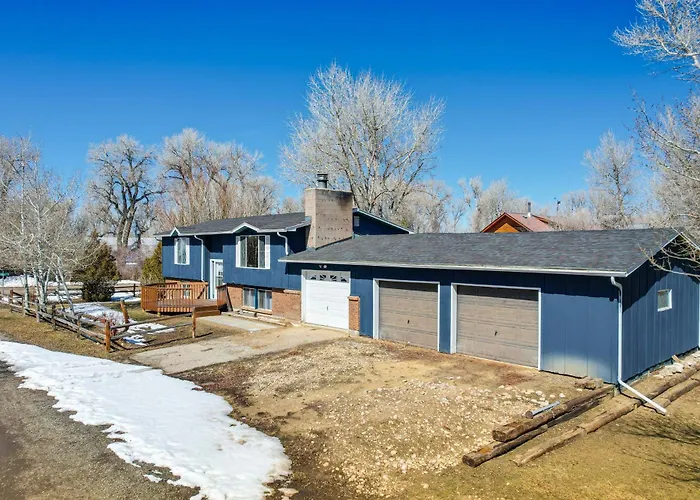 Charming Elk Mountain Home: Hunt, Hike & Fish!