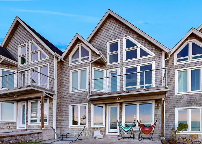 Oceanfront Condo In Gated Community With Sea Views