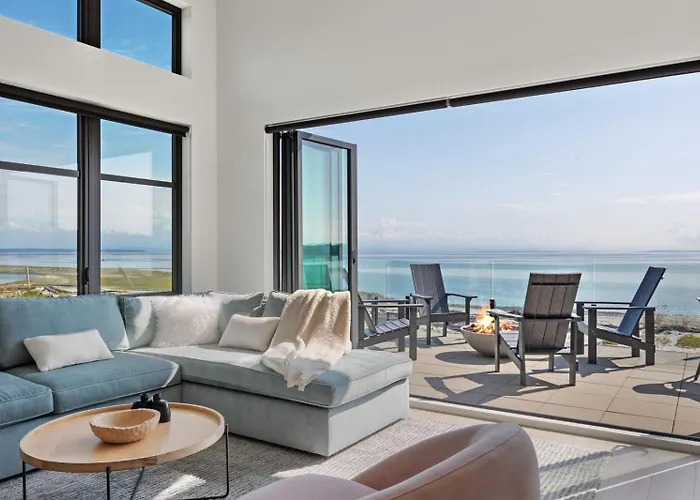 Beachfront Luxury Suite #18 At The Beach House