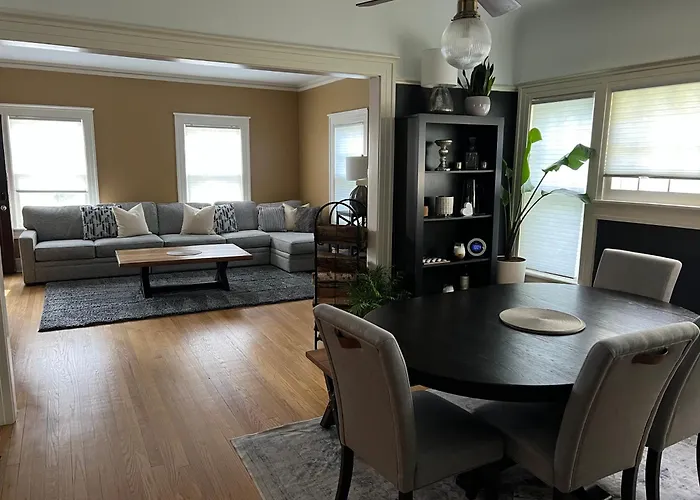 Beautiful Luxury Suite B Of Shorewood Home