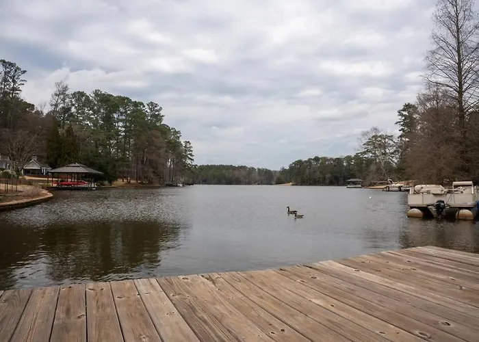 Lakefront Retreat W/ Guest House