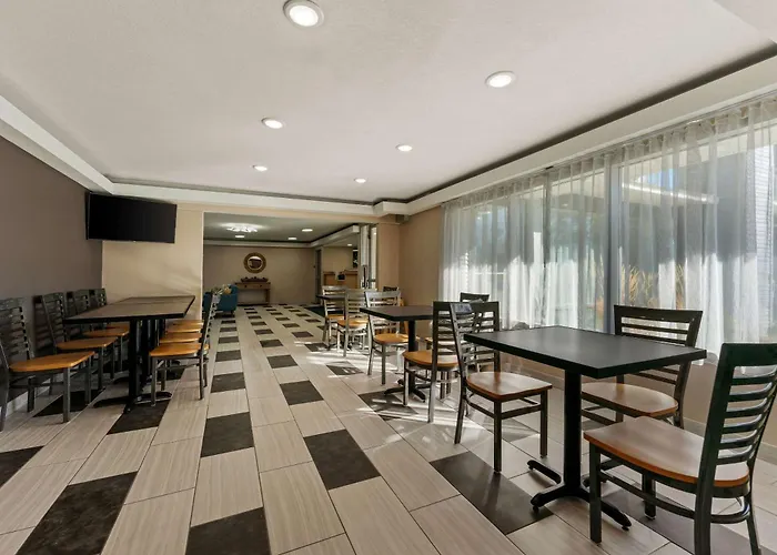 Econo Lodge Rockford Casino Area