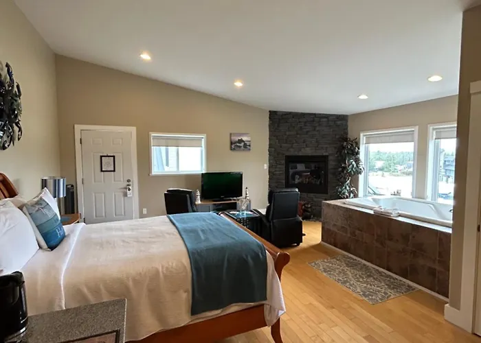 Pacific Rim Guest Lodge - Adults Only