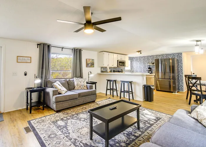 Camp-Style Cabin Near Pigeon Forge: Fire Pit, Deck