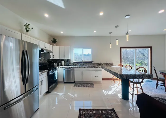 The Nook, Private Beach House By Vynmir