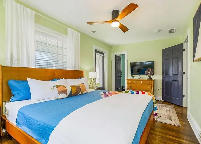Chic 4Br 3Ba Historic Home Near Country Club Plaza