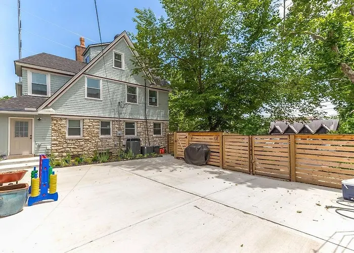 Grand Mansion: 6Br, 5.5Ba Near Top Kc Attractions