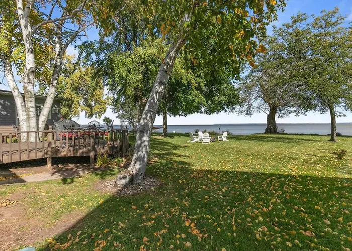 Hickory Hideaway Cozy 2-Bedroom Home On Lake Winnebago