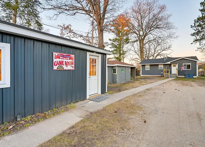 Riverfront Michigan Cottage W/ Fire Pit & Kayaks!