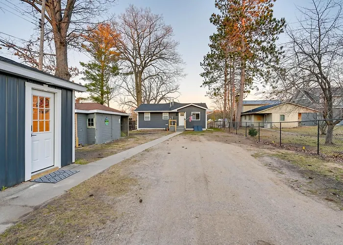 Riverfront Michigan Cottage W/ Fire Pit & Kayaks!