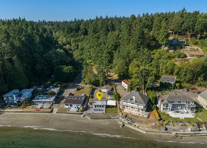 116 - Inviting Waterfront Haven Bbq