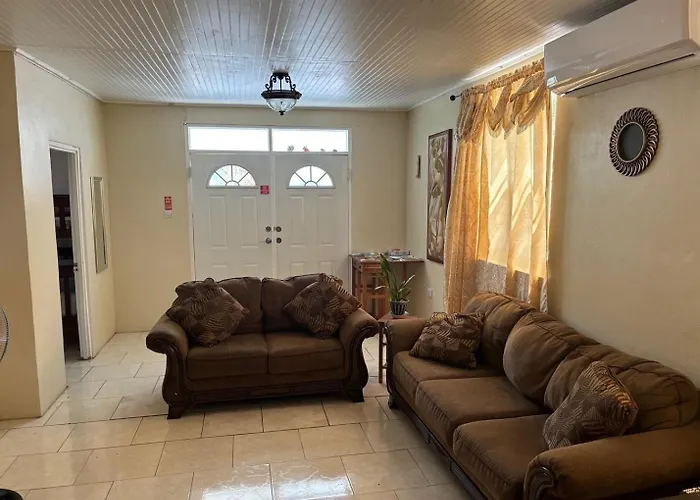 Modern Air Conditioned Home For Family & Adventure