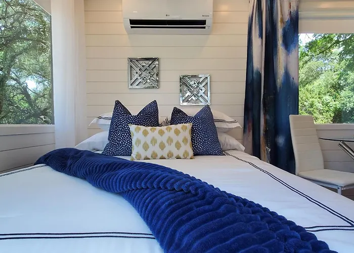 The Tiny 'Tainer - Tiny Container Home W. Hot Tub!